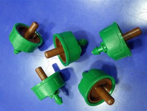 Finolex Flow Regulated Non Drain Dripper 8 LTR/Hr, Corona (Pack of 50 ...