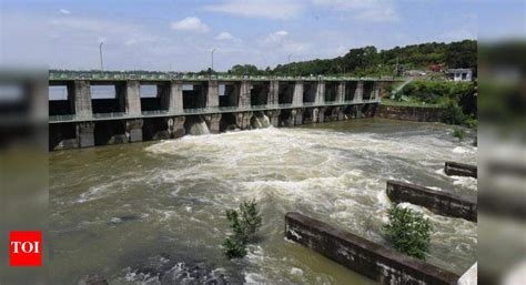 Upper Lake water fills up Kaliasot dam again, gates opened | Bhopal ...
