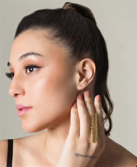 Avelen Gold Plated Ring - Hammered Texture - Adjustable – QUEENS JEWELS