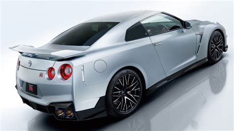 2025 Nissan R35 GT-R debuts in Japan for potentially the last time ...