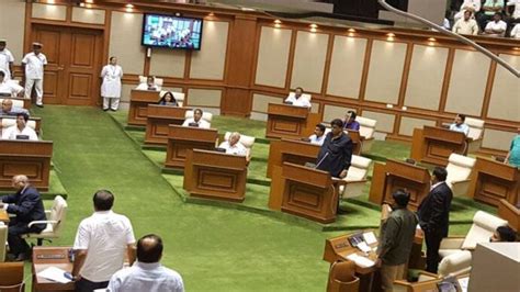 Chief Minister Manohar Parrikar proves majority in Goa Assembly: As it ...