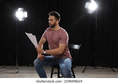 Professional Actor Reading a Script 的图像结果