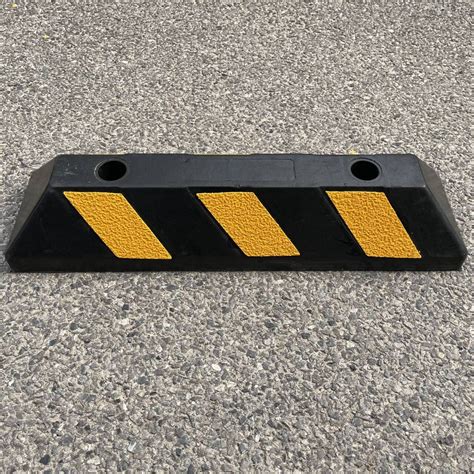 Rubber Car Stopper Rubber Parking Wheel Stop Truck Wheel Stopper Yellow and Black Car Parking ...