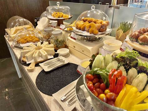 Small, but stylish and well-stocked: review China Airlines lounge ...