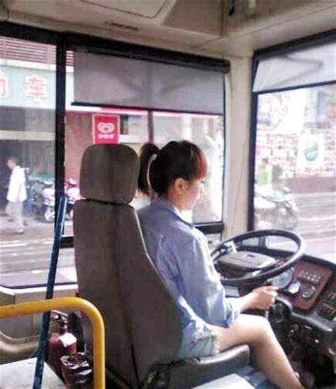 济南女司机自拍走红 盘点最美公交女司机--陕西频道--人民网