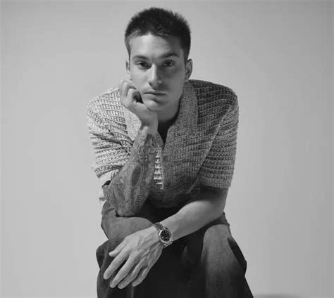 THE HARD WAY (EN ESPAÑOL) - Cameron Whitcomb - LETRAS.COM