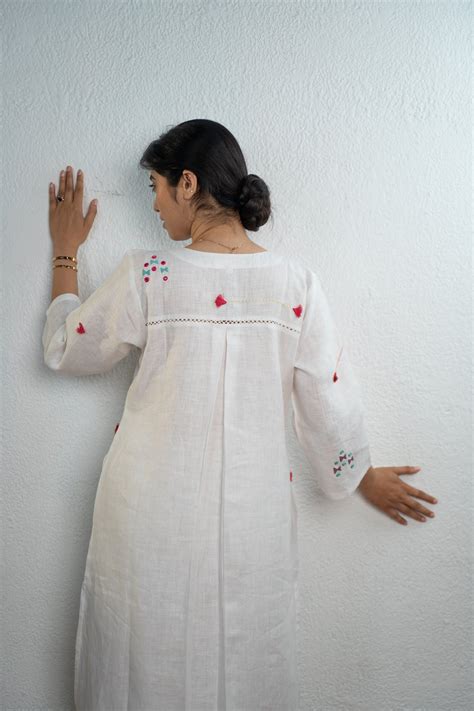 Ethnic Kurtis |Buy online Indian Linen Kurtis for Women