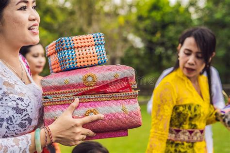 Bali Local People 的图像结果