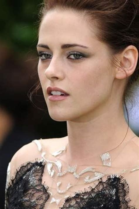 Kate Moss’s Bio, Age, Relationships, Latest Buzz, Photos & Videos