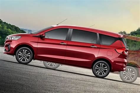 Maruti Suzuki Ertiga Images - Interior, Exterior, Colors | Droom