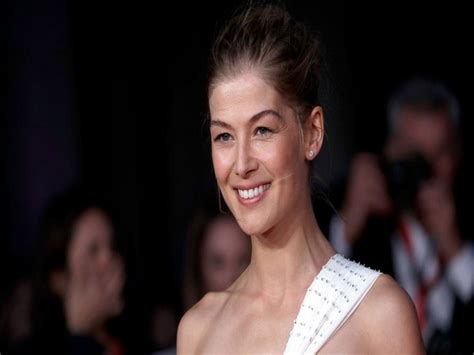 'Gone Girl' star Rosamund Pike to lead virus thriller 'Rich Flu'