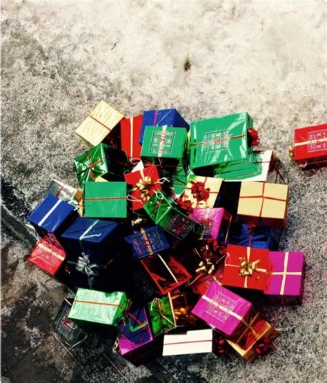 The unusual gifts the Royal Family gives its members during the holiday ...