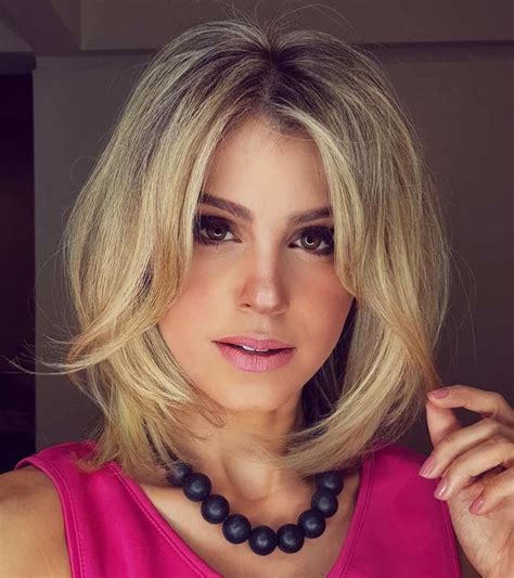 Blonde Lob With Short Layers | Medium layered hair, Layered haircuts ...