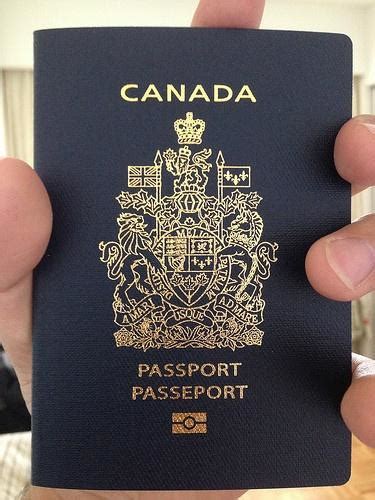 加拿大护照成世界第4强，里面居然藏了这样的秘密？ - 每日头条