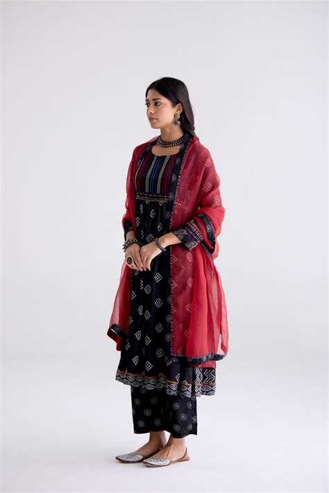 Banjara Modal Silk Vanaspati Printed Kurta Black – Sampada