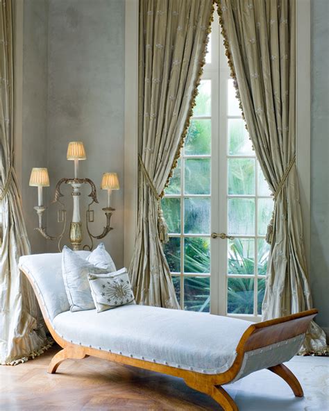 Country French Chaise Lounge