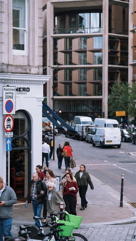 Busy Street Scene 的图像结果