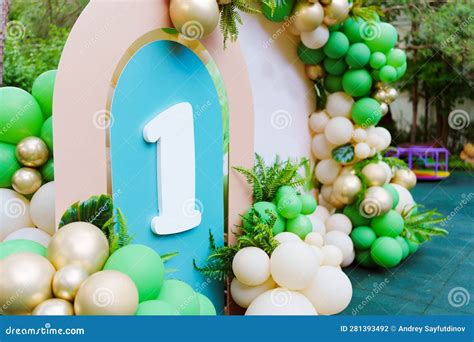 Photo Zone in the Park at a Birthday Party - Green Balloons with the ...