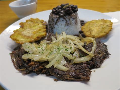 Smokin' Chokin' and Chowing with the King: Eating BIG in South Florida ...