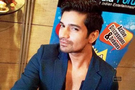 Why these TV actors are struggling to deliver dialogues - Times of India