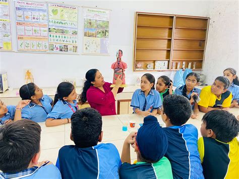 Biology Lab | Best School in Rohini - VSPK International School