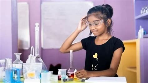 Fun And Easy Kids' Science Experiments At Home To Try