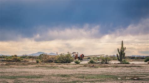 An abandoned Douglas DC-6 aircraft in the Arizona desert · 1920x1080 ...