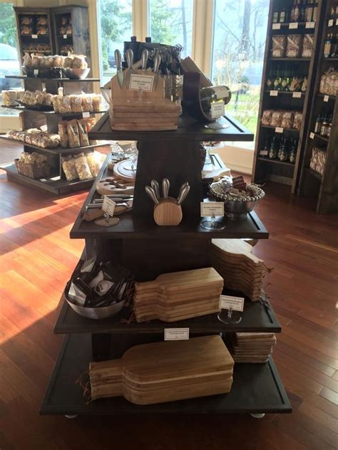 Retail Rustic Store Displays 的图像结果