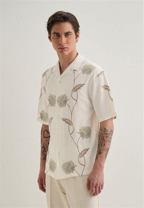 Buy Lastest Embroidery Shirts | Banana Club