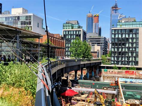 [OC] United States - On the New York High Line bridge 9 m above the ...