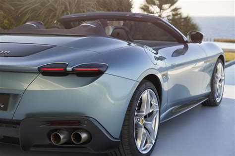 Ferrari Roma Spider (2024) - picture 9 of 13