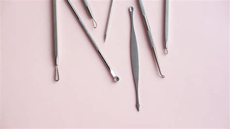 Komedonenquetscher – Mitesser hygienisch entfernen