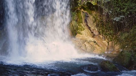 Waterfall Side View 的图像结果