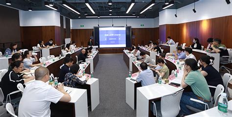 北京海外学人中心赴大兴区调研外籍人才服务工作