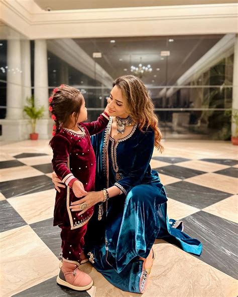 Heavy Embroided Velvet Kurti Pant Dupatta Set (Stitched) – Ethenika.com