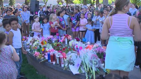 Community mourns three sisters at vigil in Wenatchee | king5.com