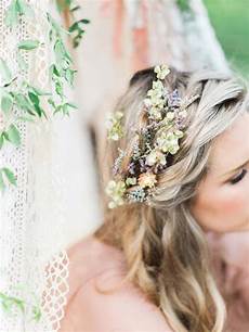 Hair Flower Wedding by 20 Wedding Hair Ideas With Flowers Modern Wedding Hair Flower Wedding