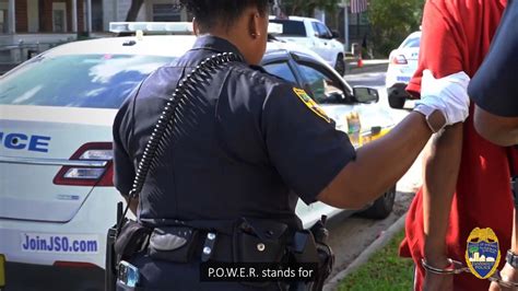 Jacksonville Sheriff's Office | 𝐉𝐒𝐎 𝐀𝐑𝐑𝐄𝐒𝐓𝐒 𝐖𝐎𝐌𝐀𝐍 𝐅𝐎𝐑 𝐒𝐄𝐓𝐓𝐈𝐍𝐆 𝐌𝐀𝐍 𝐎𝐍 ...