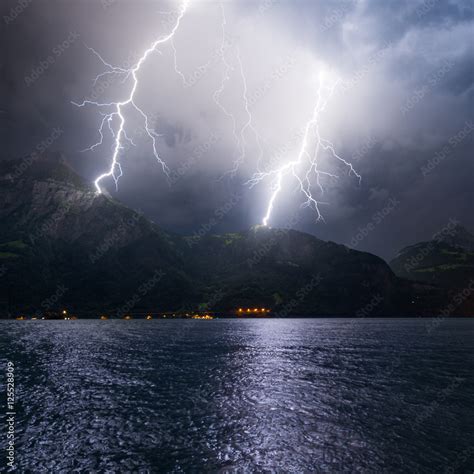 Thunder Lightning Rain Weather 的图像结果