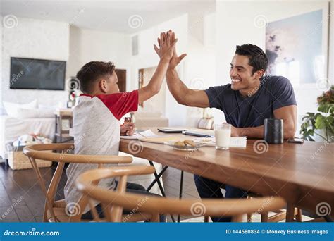 Restaurant Table Side 的图像结果