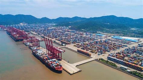 历史首次！宁波舟山港年集装箱吞吐量首破2500万标准箱