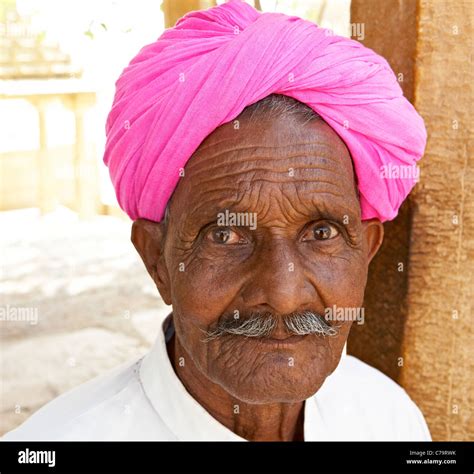 India man in turban hi-res stock photography and images - Alamy