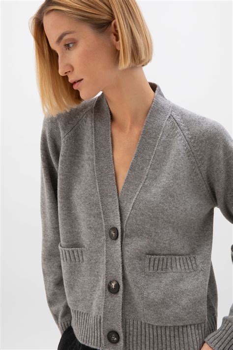 Relaxed Women's Grey Cashmere Cardigan | Cashmere cardigan, Cashmere ...