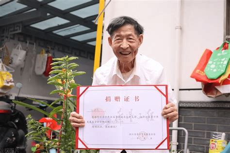 杭州85岁退休教师多年捡荒助学 只为帮助更多人（5图） - 中外好人网