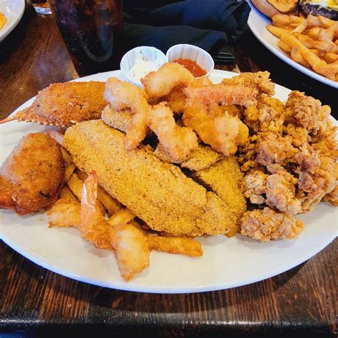 The Reel Seafood & Grill - 1683 West State Highway 46 #235, New ...