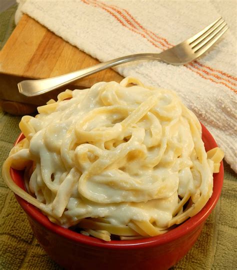 Delicious Easy Creamy Greek Yogurt Alfredo Sauce