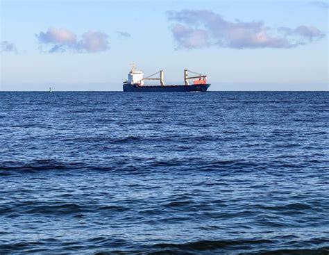 Frachter mit 20.000 Tonnen explosivem Düngemittel ziellos in Nordsee ...
