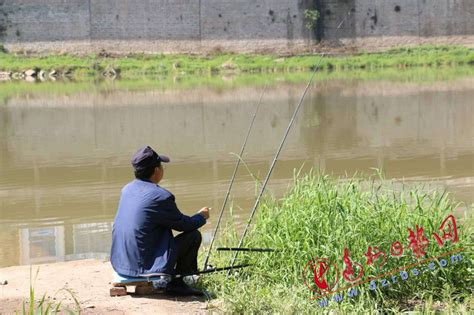 禁渔期！州河边还有人钓鱼？如发现市民可举报 - 达州日报网