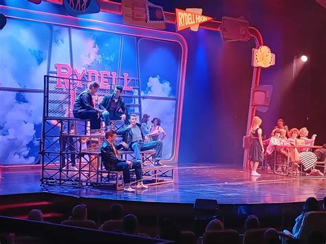 The 10 Biggest Differences between Royal Caribbean and Carnival ...