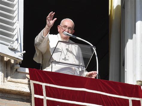 Papa no Angelus: perseverar no bem, na oração e no serviço